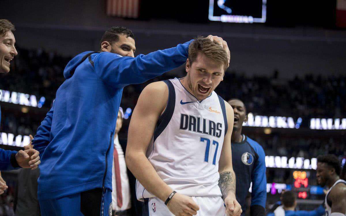 开云官方-Ning迎来三赛季出色发挥,独行侠观众热烈欢呼!